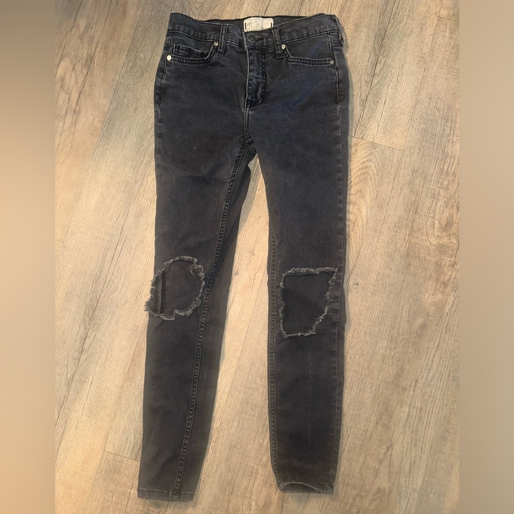 Free‎ People Distressed Black Skinny Jeans Size 26